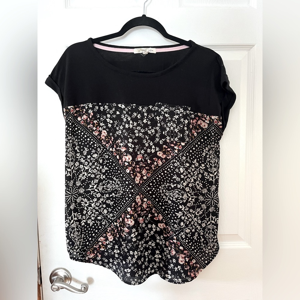 Rewind Black and Pink Floral Short Sleeve Top - Picture 3 of 3